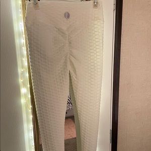 SOLD White Lyte leggings| “tik tok leggings” | size medium| workout / athletic